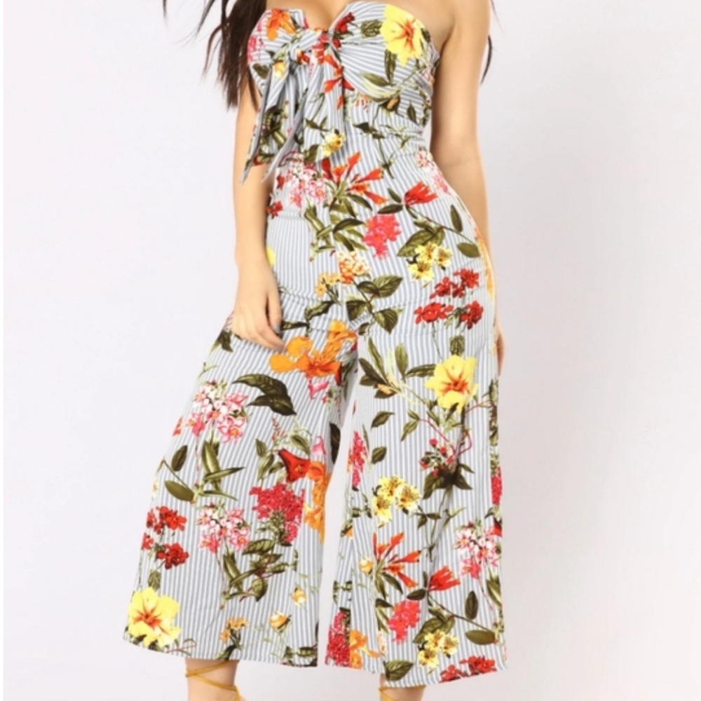Fashion Nova Floral Sleeveless Bow Tie Ankle Crop Stripe Jumpsuit Romper Medium
